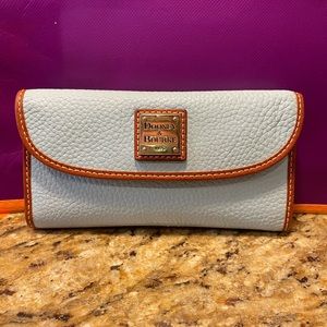 Dooney and Bourke Pebble Grain Wallet